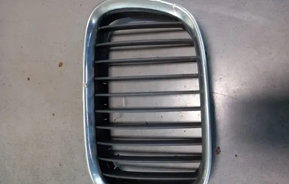 BMW 5 E39 Front grill 859311