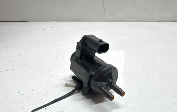 BMW 5 G30 G31 G38 Vacuum valve 8570591