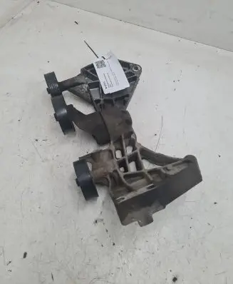 Mercedes-Benz A W168 Generator/alternator bracket 2020240