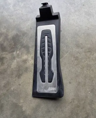 BMW X5 G05 Foot rest pad/dead pedal D0913608C