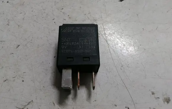 Volkswagen Caddy Other relay 7M0951253C