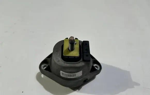 Chevrolet Camaro Engine mount bracket p23340399