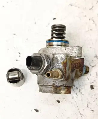 Volkswagen Polo V 6R Fuel injection high pressure pump 04E127026H 1211428 HES03441E
