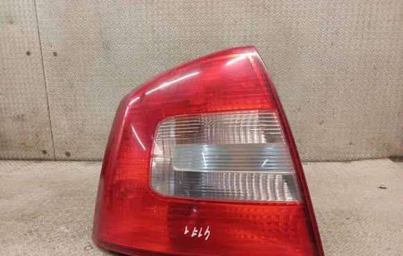 Skoda Octavia Mk2 (1Z) Rear/tail lights 1Z5945095B 1Z5945111B