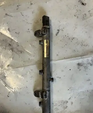 Jeep Grand Cherokee (WK) Fuel main line pipe 0281002504 A6420700695002 0601600081