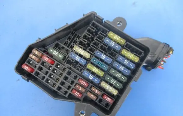Volkswagen PASSAT B5 Fuse box set