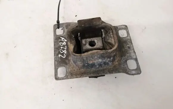 Ford Focus Engine mount bracket 98ab7m121aj 98ab-7m121-aj