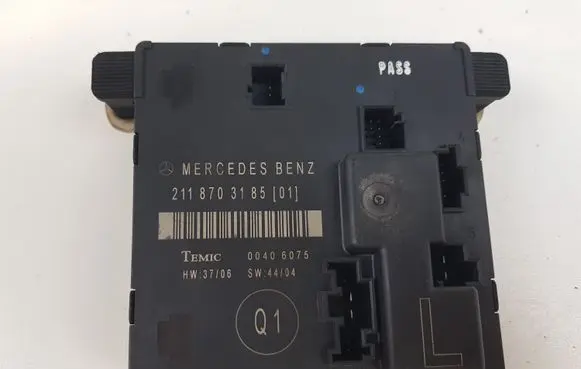 Mercedes-Benz E W211 Door control unit/module 2118703185