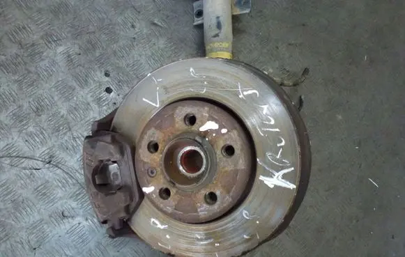 Volkswagen Polo V 6R Front wheel hub spindle knuckle