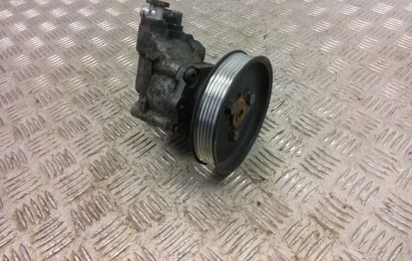 BMW 5 E60 E61 Power steering pump 7652974