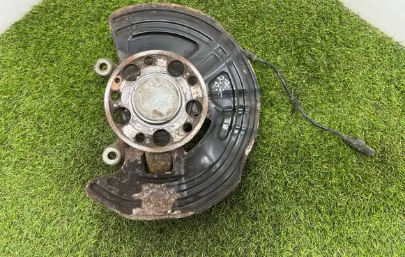 Front wheel hub