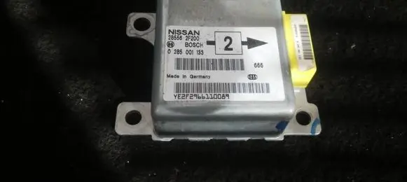 Nissan Primera Airbag control unit/module 285562f200 0285001133