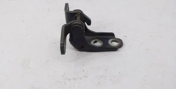 Honda CR-V Front door upper hinge