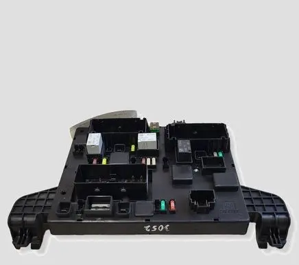 Opel Zafira C Fuse module 365927271 1103900000 20957185