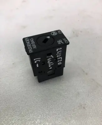Volkswagen Touran III Passenger airbag on/off switch 5q0919237