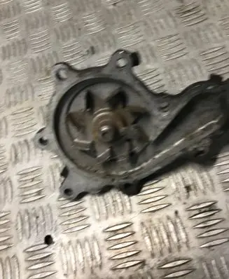 Nissan X-Trail T30 Water pump