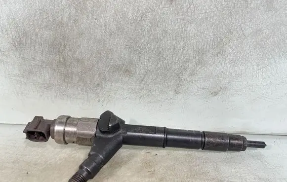 Nissan X-Trail T30 Fuel injector 166008h800 02d023568h8