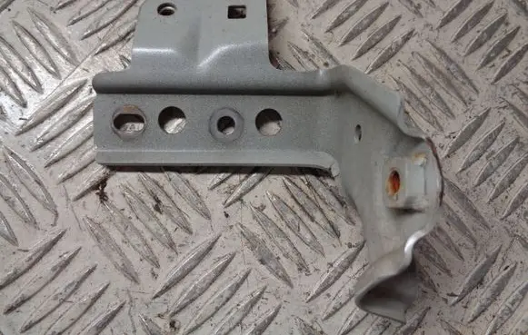 Toyota Yaris Fender mounting bracket