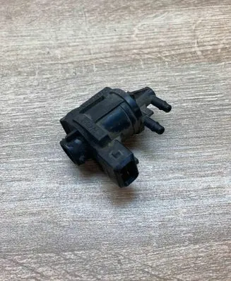 Volkswagen Golf IV Vacuum pump 1J0906283A