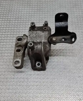 Volkswagen PASSAT B7 Engine mount bracket 1K0199262