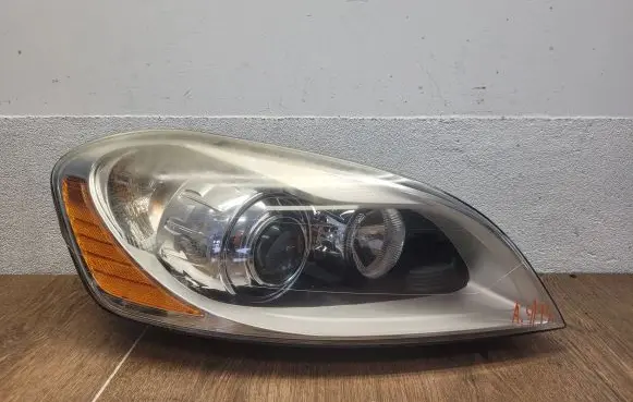 Volvo XC60 Headlight/headlamp 30763138 89902827