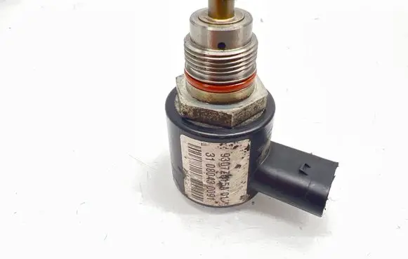 Mercedes-Benz C W204 Fuel pressure regulator 9307Z515A