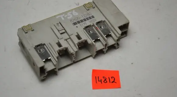 Toyota Auris 150 Relay mounting block 8262012280 1175HZ23
