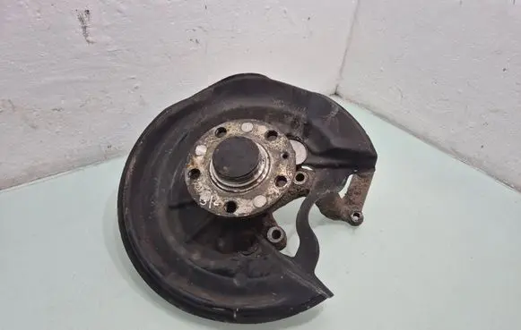 Volkswagen Golf Plus Rear wheel hub 