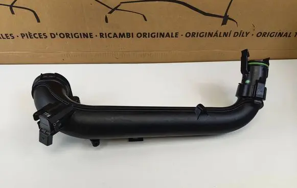 Volkswagen PASSAT B8 Intercooler hose/pipe 04E145673P