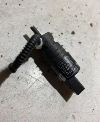 BMW 1 F20 F21 Windscreen/windshield washer pump 730258801 3437376 13264011