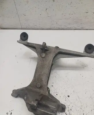 Mercedes-Benz C AMG W205 Engine mounting bracket A2740981439