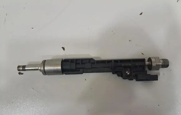 BMW 4 F32 F33 Fuel injector 7645960 8625397