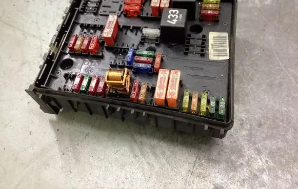 Audi A3 S3 8P Fuse module 1K0937124H 015345021