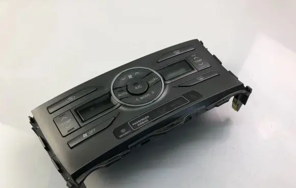 Toyota Auris 150 Interior fan control switch 5590002220B