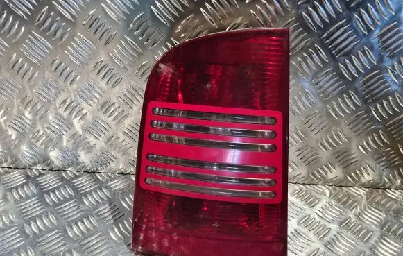 Skoda Octavia Mk1 (1U) Rear/tail lights 1U9945111 1U9945095