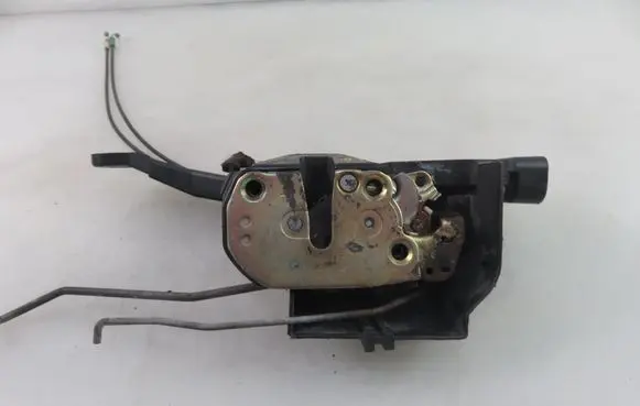 Toyota Avensis T220 Front door lock 