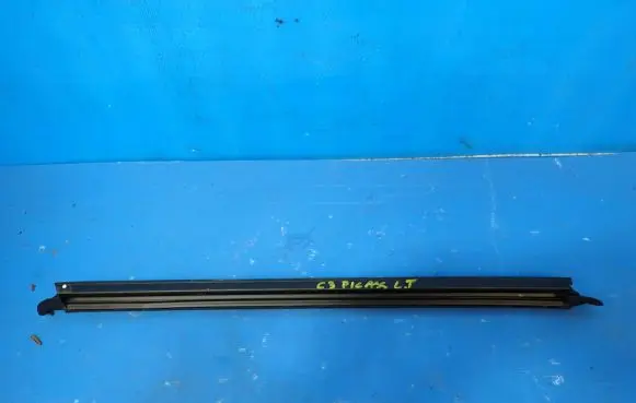 Citroen C3 Picasso Front door rubber seal 9681444580