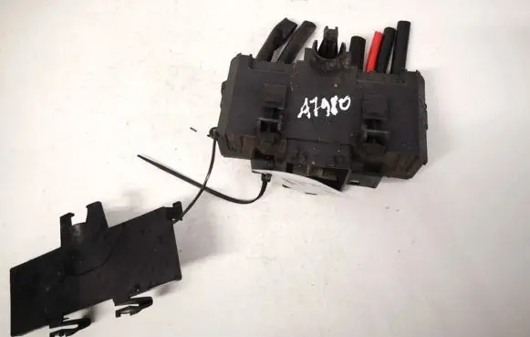 Mercedes-Benz C W203 Fuse box set a2035450803