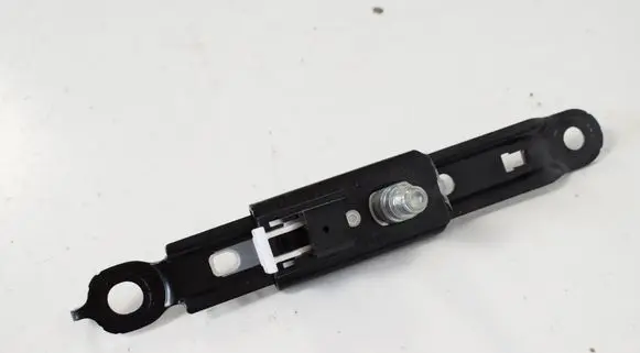 Toyota Prius (XW50) Seat belt height adjuster E563003