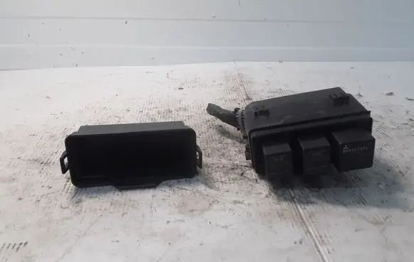 Mitsubishi Outlander Fuse module 8565A089 PR07101000