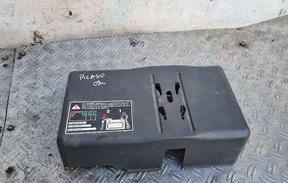 Citroen Xsara Picasso Battery box tray cover/lid 9636499077