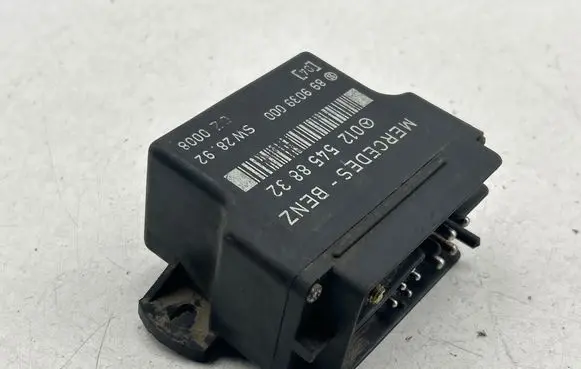 Mercedes-Benz C W202 Glow plug pre-heat relay 0125458832 899039000 SW2892