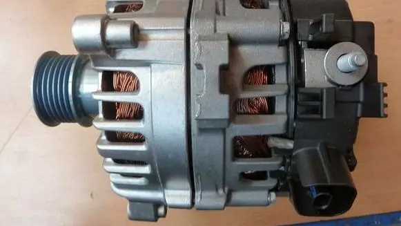 Volkswagen Golf VI Generator/alternator EG18S030