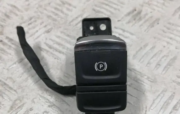 Renault Captur II Hand parking brake switch 251758324R 3520 00A4R