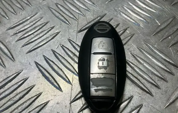 Nissan Juke I F15 Ignition key/card 