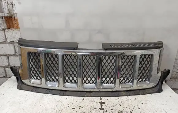 Jeep Grand Cherokee Front bumper upper radiator grill 57010708