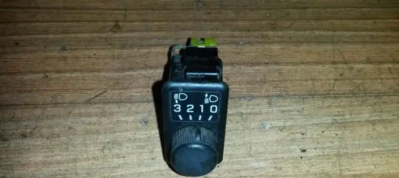 Nissan Primera Headlight level height control switch