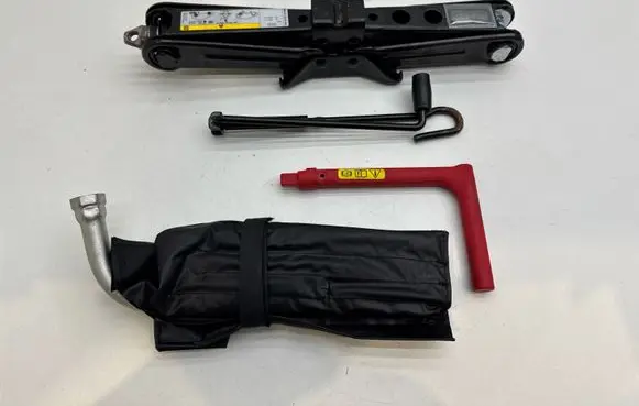 Audi A4 S4 B9 Tool set 8W0011031B