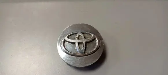 Toyota Sienna XL30 III Original wheel cap