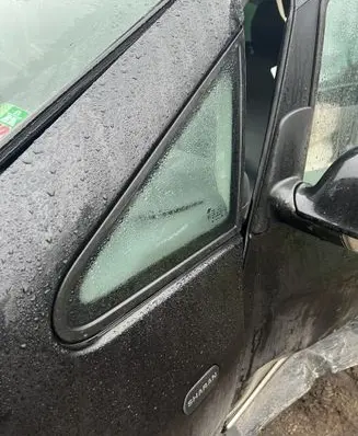 Volkswagen Sharan Front triangle window/glass 